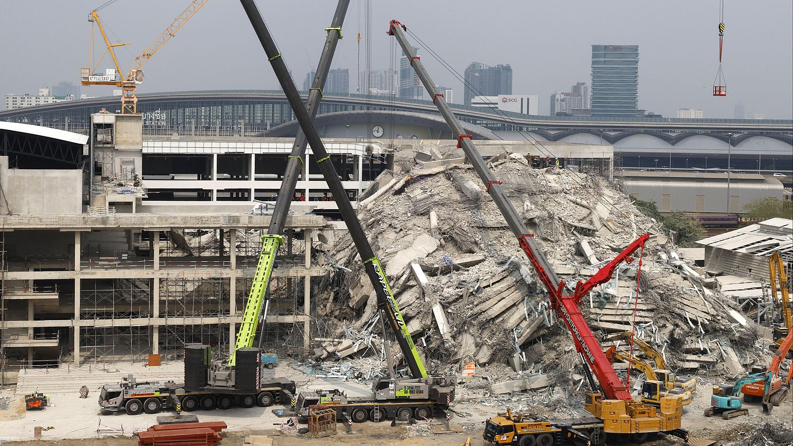 El terremoto en Birmania deja a la población sin luz ni agua - Telediario 1 | Ver