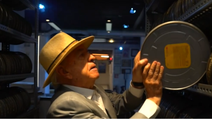 Telediario 2 - El documentalista Demetrio Bilbatúa presenta el material fotográfico que grabó durante su exilio en México