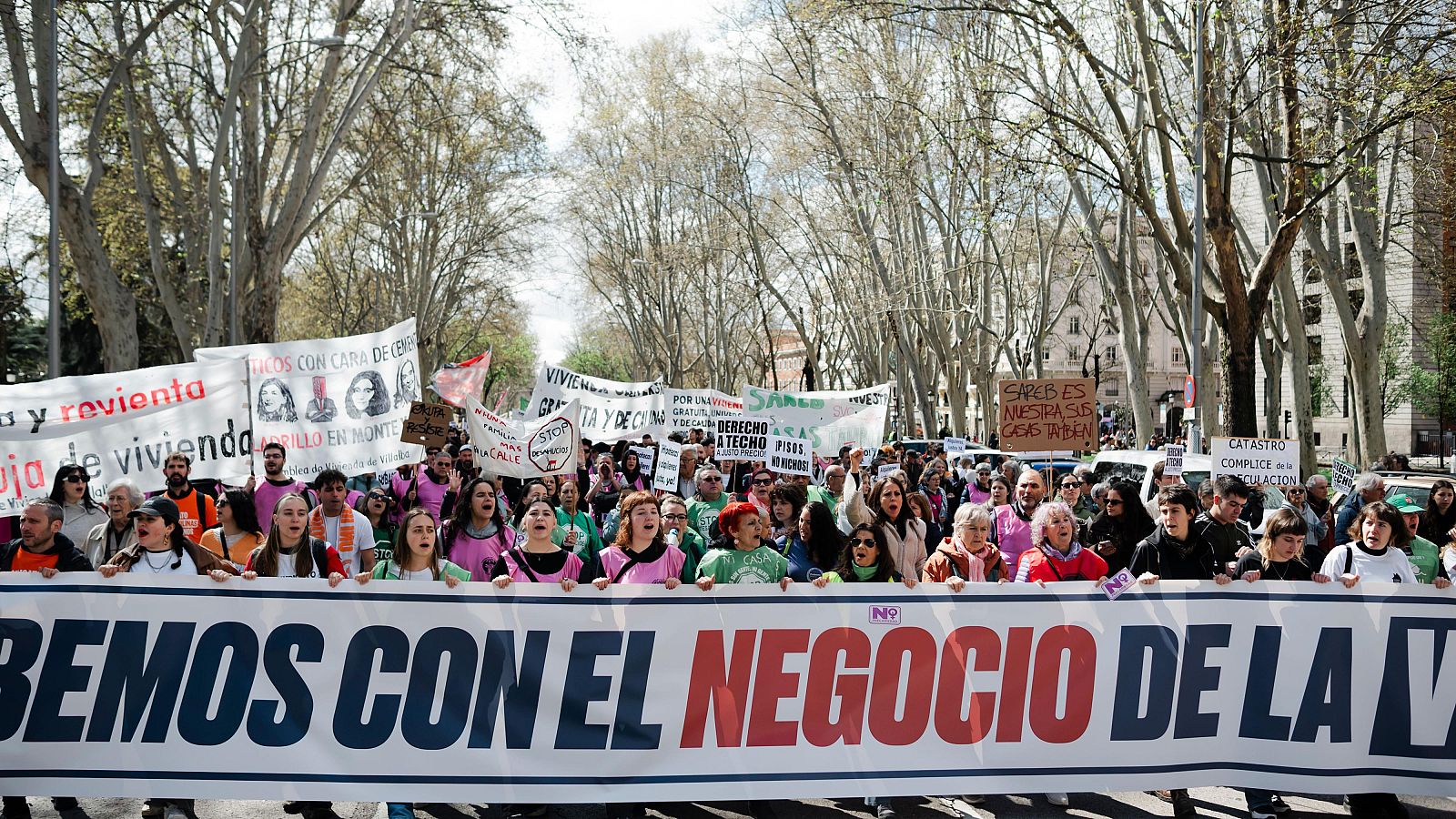 Manifestaciones en 40 ciudades para defender una vivienda digna - Fin de semana 24h | Ver