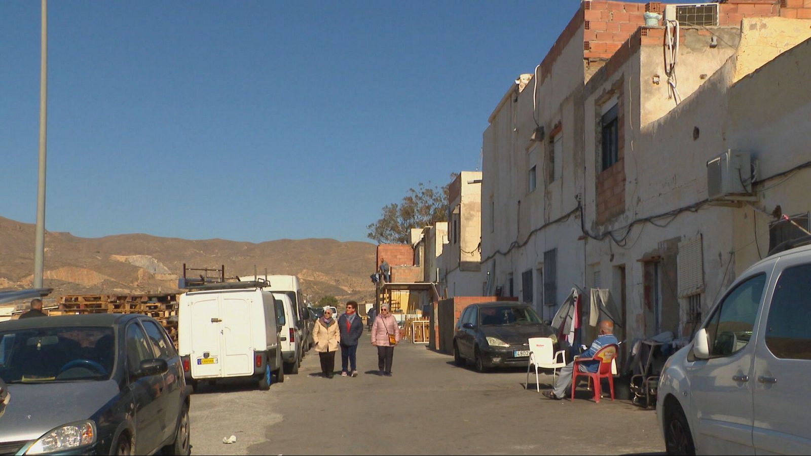 Pueblo de Dios - Los almendros, cruzadas a pie de barrio - ver ahora