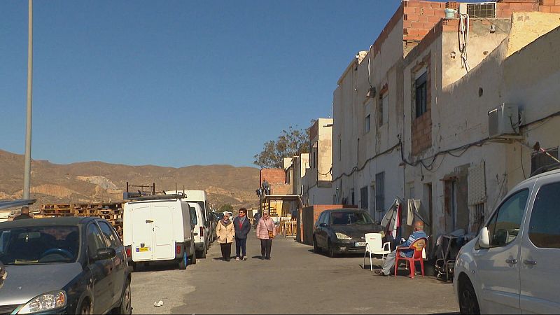 Pueblo de Dios - Los almendros, cruzadas a pie de barrio - ver ahora