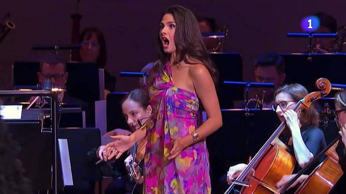 L'Informatiu - Primer disc en solitari de la jove soprano del moment Serena Sáenz