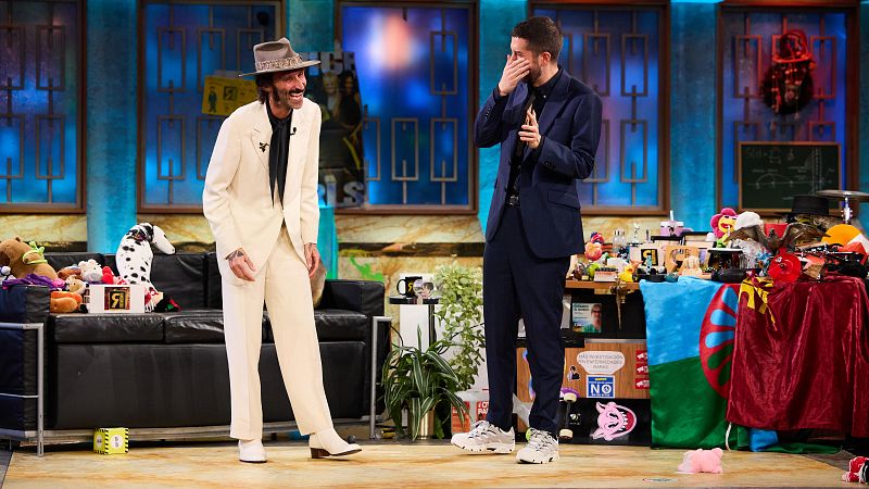 La Revuelta | Leiva muestra sus partes a David Broncano - La Revuelta | Ver