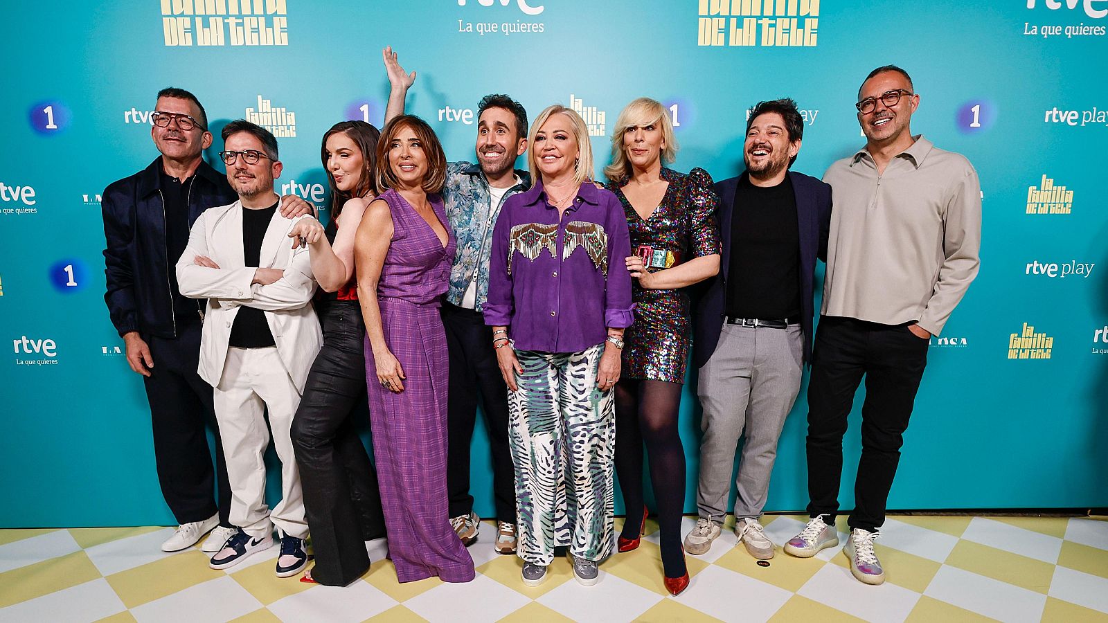 La familia de la tele: así ha sido la alfombra roja - La familia de la tele | Ver