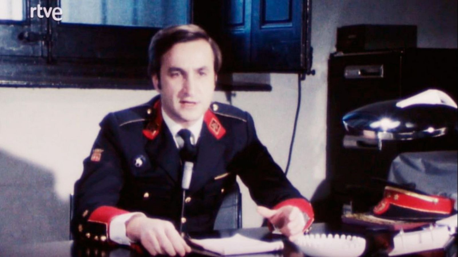 Els mossos vigilen el Parlament de Catalunya - Parlament - arxiu | Veure