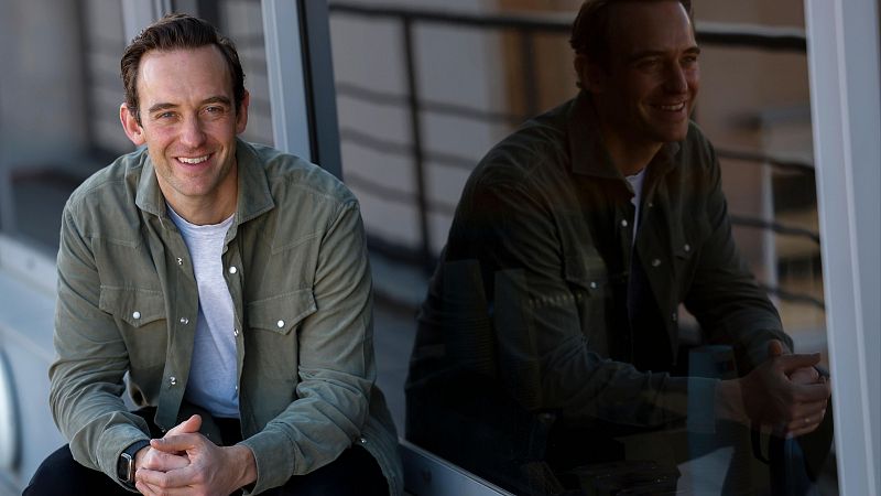 El escritor Joel Dicker presenta una historia catastrófica en un zoo en su nuevo libro