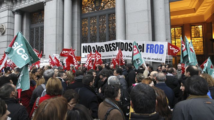 Telediario 1 - Centenares de trabajadores se manifiestan en contra del ERE de Bankia