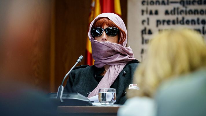 Diario 24 - La exmujer de Koldo García rechaza declarar en el Senado y los partidos le reprochan que acuda "disfrazada"