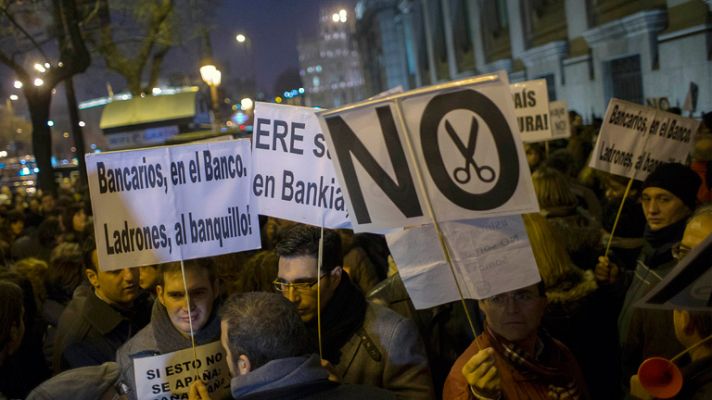 Telediario 1 - Portestas por el ERE en Bankia