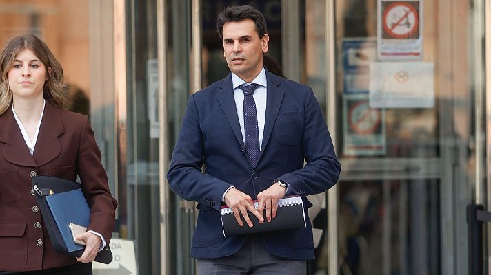 Telediario 1 - La pareja de Ayuso defiende la legalidad de sus negocios