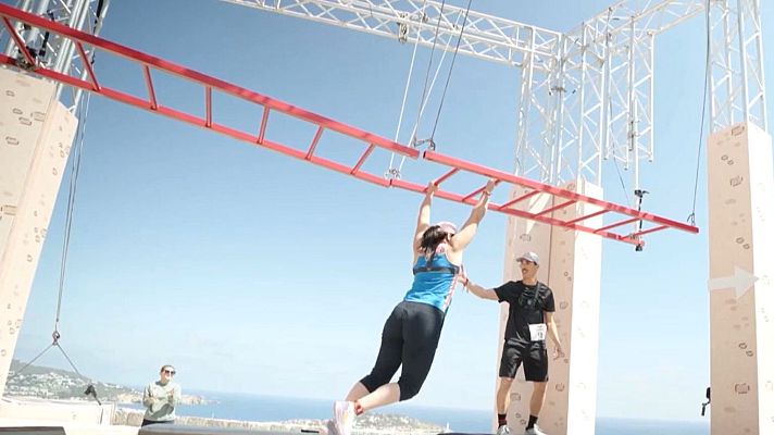 La tarde en 24h - Danny León y Laia Sanz, en la carrera por obstáculos más loca disputada en Ibiza