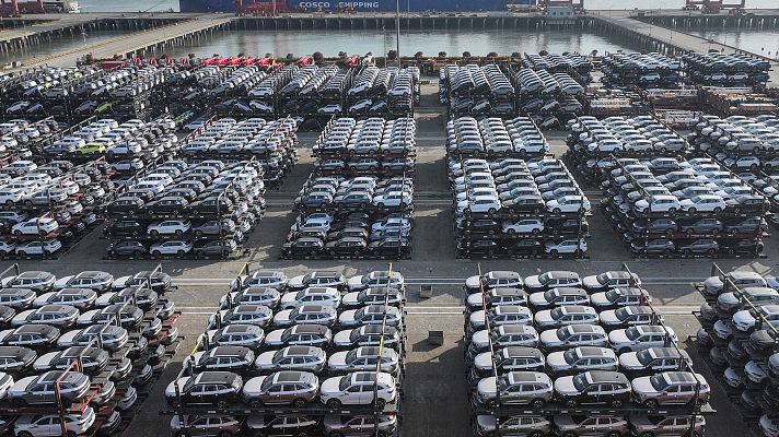 Telediario 2 - China y la Unión Europea estudian fijar un precio mínimo para los coches eléctricos que sustituya a los aranceles