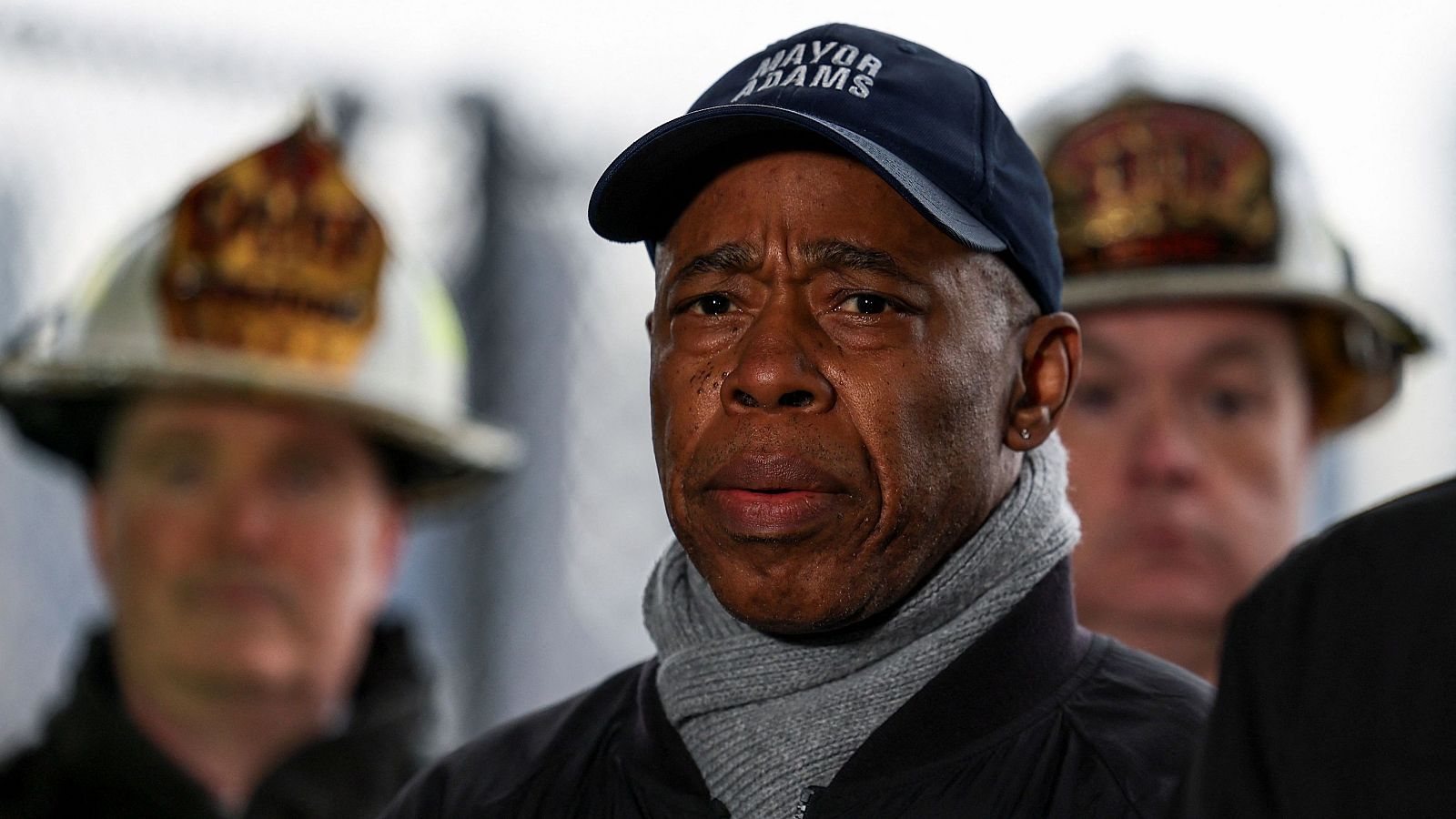 Eric Adams: "Nuestro corazón está con las familias" - La noche en 24h | Ver