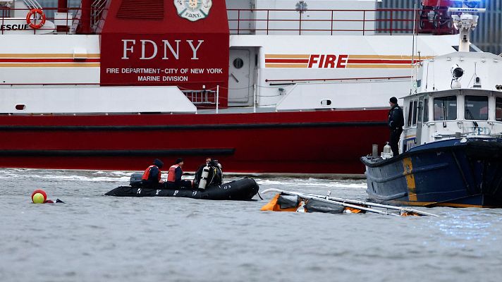 Telediario Matinal - Muere una familia española al estrellarse un helicóptero en el río Hudson