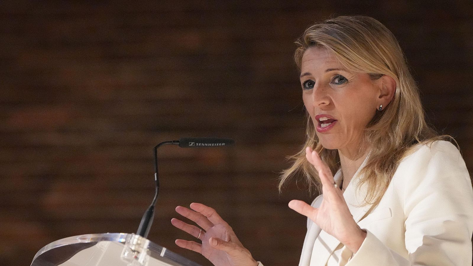 Yolanda Díaz llama a "reducir la dependencia" de EE.UU. tras el viaje de Sánchez a China - Diario 24 | Ver