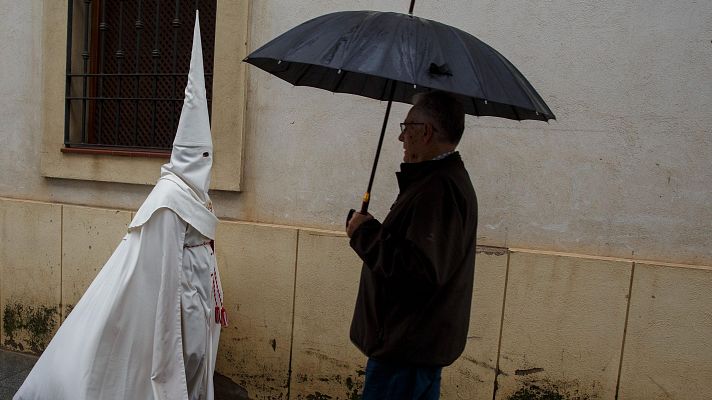 Telediario Fin de Semana - Una Semana Santa más cara y pasada por agua no desanima a los turistas