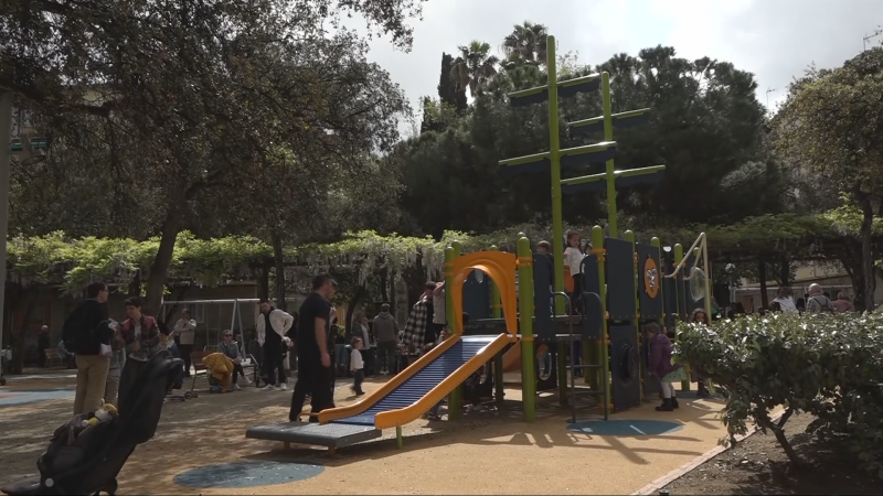 Barcelona inaugura el primer parc infantil 100% inclusiu - L'Informatiu | Veure