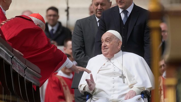 Fin de semana 24h - El papa aparece en la Plaza de San Pedro al final de la misa de Domingo de Ramos
