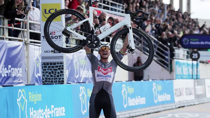 Ciclismo - Mathieu Van der Poel conquista su tercer 'adoquín' en Roubaix
