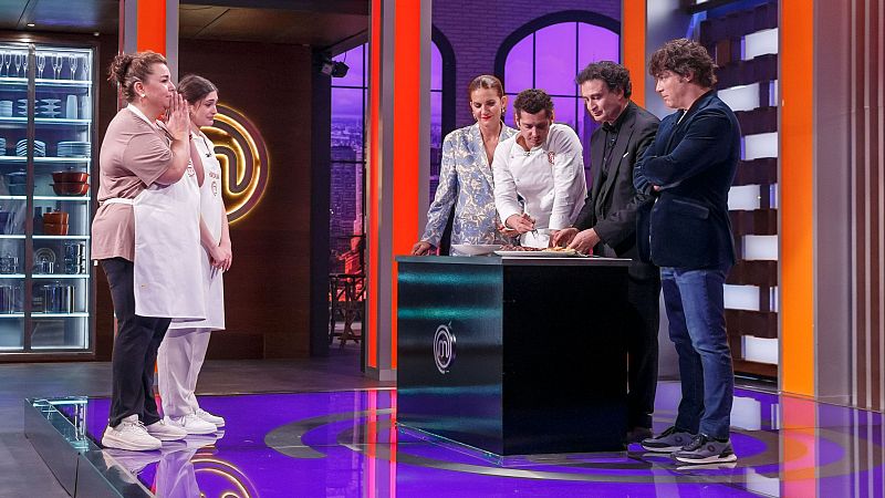 El divertido momento de Eduardo Casanova y Ariana - MasterChef | Ver