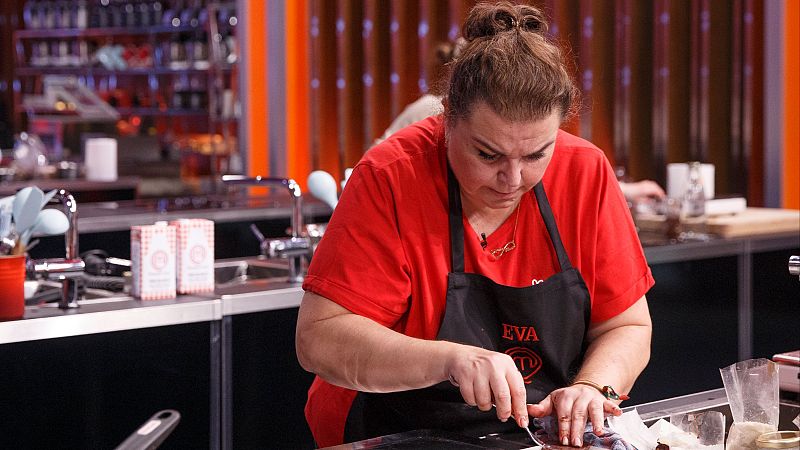 Eva le cuenta a Pitingo cómo se conocieron - MasterChef | Ver