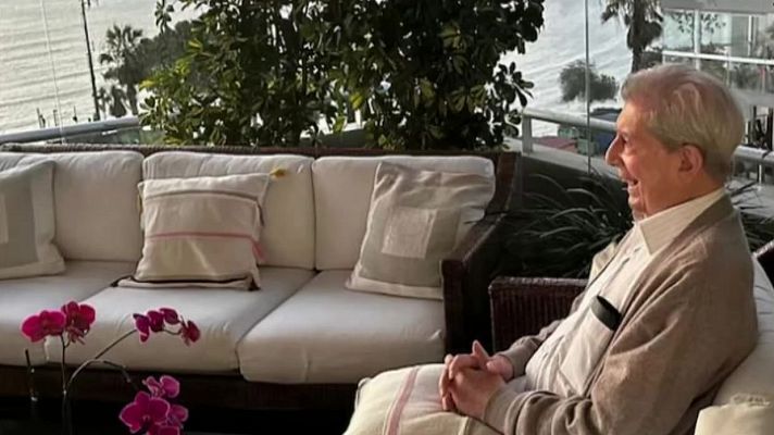 Telediario 1 - Las últimas fotos de Vargas Llosa, su 89 cumpleaños en familia