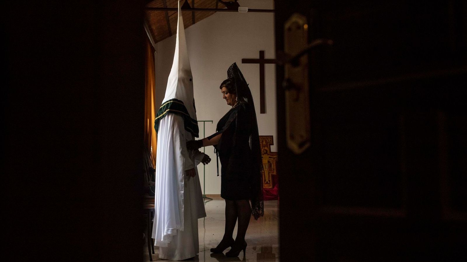 ¿Cuánto cuesta vestirse de nazareno? | Ver