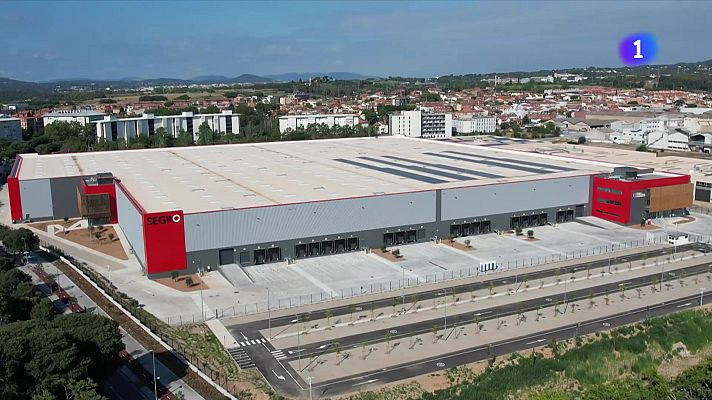 L'Informatiu - Penguin dobla l’enviament de llibres a Cerdanyola per Sant Jordi