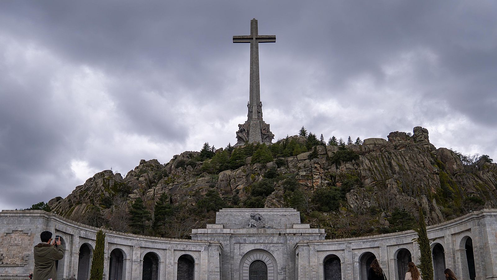 ARMH solicita al Gobierno parar la resignificación de Cuelgamuros | Ver