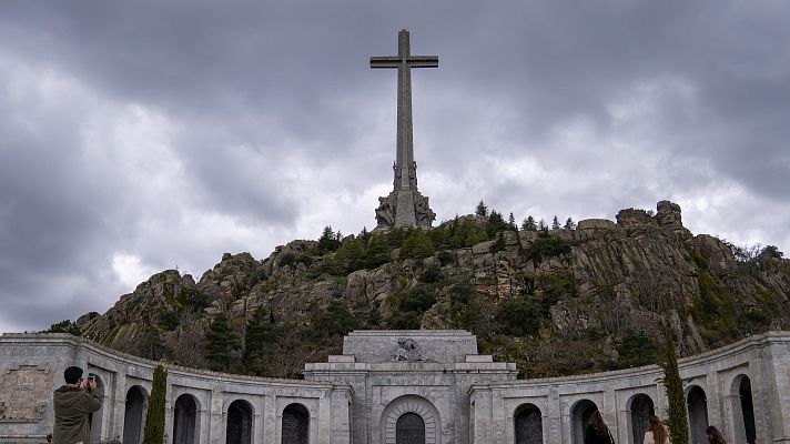 Telediario 2 - La ARMH solicita al Gobierno parar el proceso de resignificación del valle de Cuelgamuros por el elevado coste y participar la Iglesia