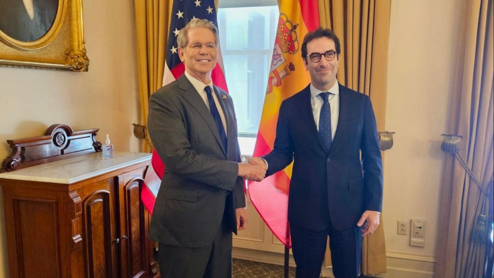 Cuerpo ve posible un acuerdo "justo" en medio de la guerra arancelaria entre EE.UU. y la UE - Telediario 2 | Ver