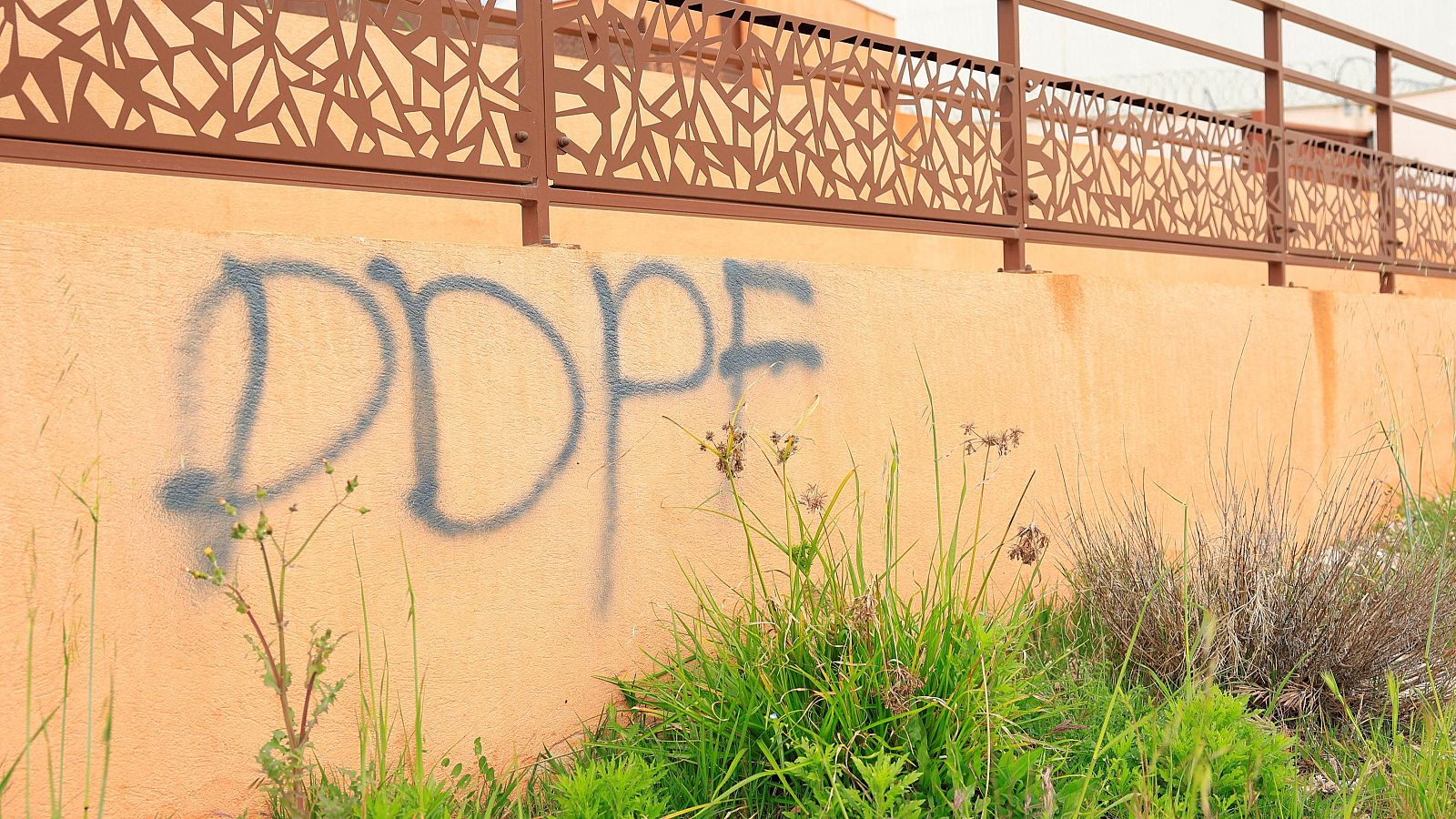 Continúan los ataques en las prisiones francesas - Telediario 1 | Ver