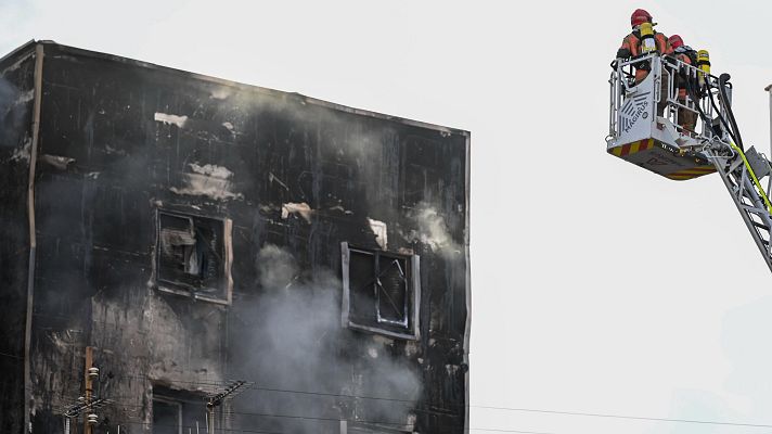 Telediario 2 - Un aparatoso incendio en Castellón de la Plana deja tres heridos leves