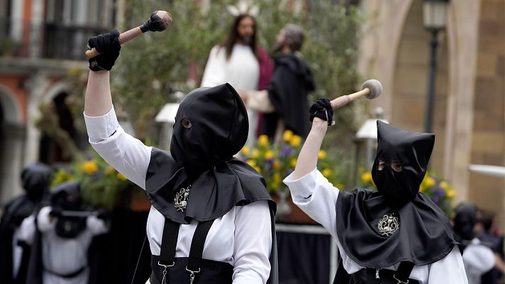 Telediario 1 - Tradición y espiritualidad en las procesiones de Jueves Santo