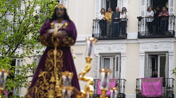 Telediario 2 - Jesús 'El Pobre' recorre el centro de Madrid en una procesión del Jueves Santo
