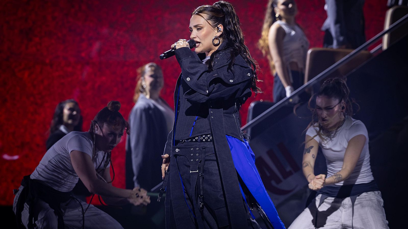 Lia Kali estrena su nuevo disco que mezcla flamenco y música urbana - Informativo 24h | Ver