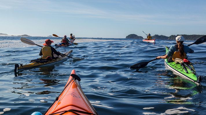 Telediario 1 - Hacer 'rafting' en ríos o tirarse en paracaídas: cuando el turismo está ligado a la adrenalina