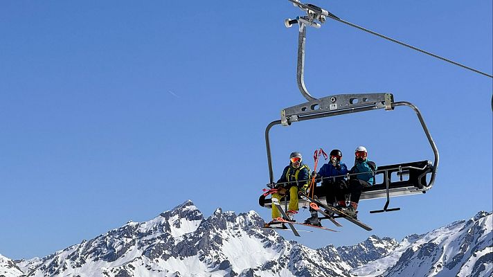Telediario 1 - La nieve tardía alarga la temporada de esquí