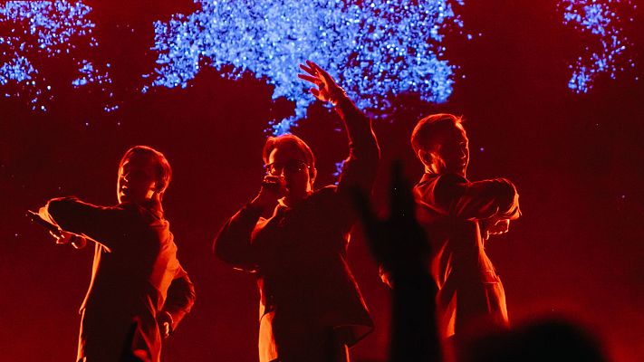 Eurovisión - KAJ (Suecia) canta "Bara Bada Bastu"