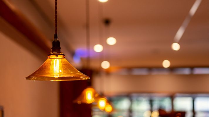 Telediario 2 - La luz cae a niveles mínimos en Semana Santa por la elevada aportación de las renovables