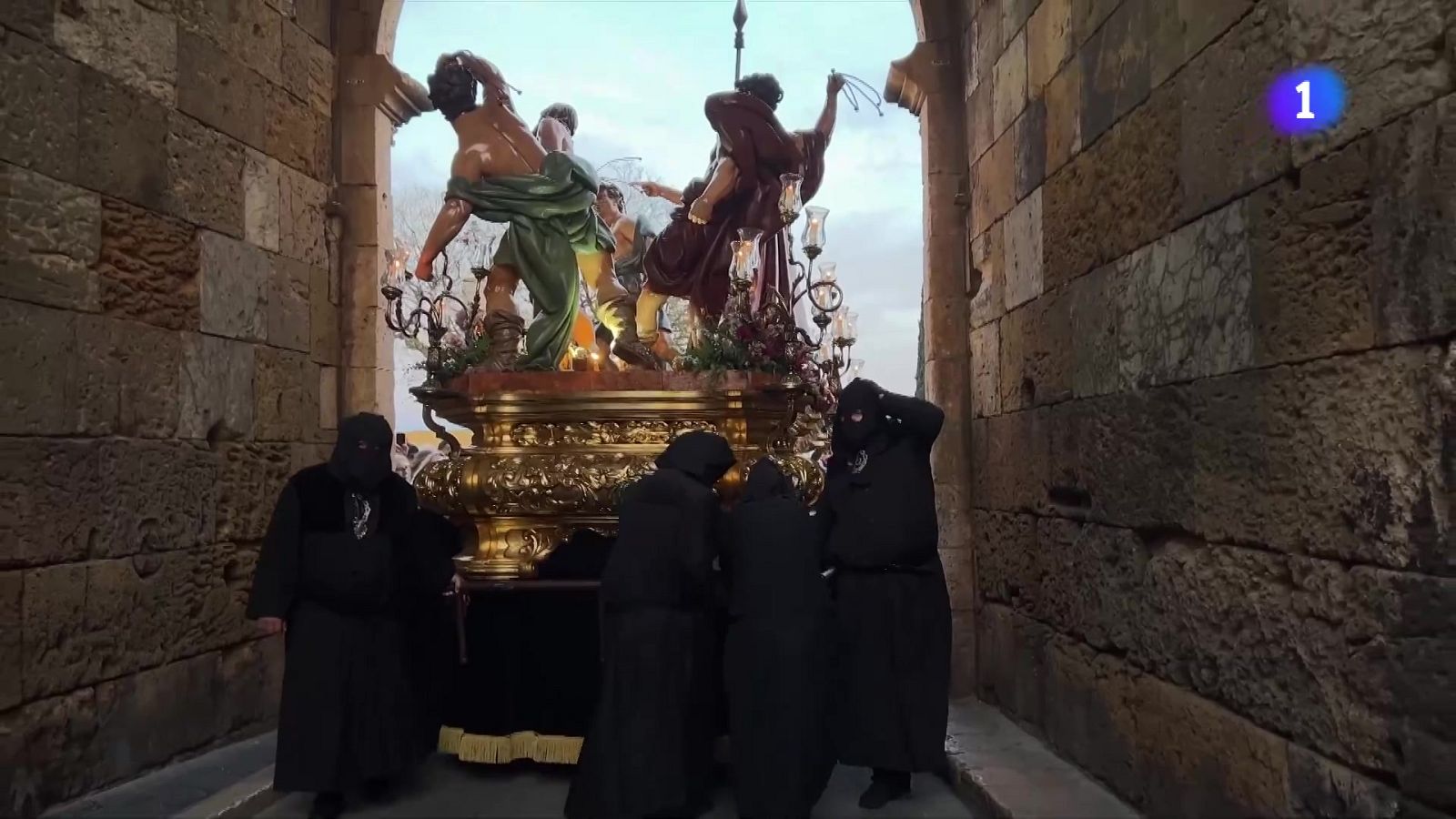 Fervor religiós a les processons de Setmana Santa - L'Informatiu | Veure