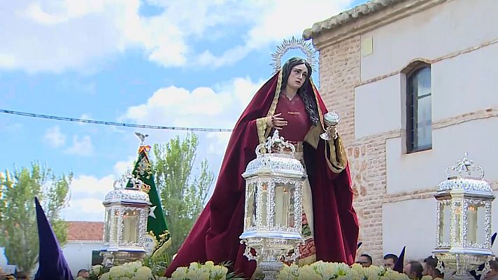 Telediario Fin de Semana - España celebra varias procesiones de Sábado Santo pendientes de la lluvia