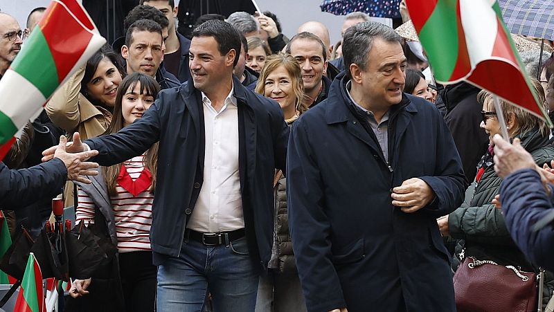 Pradales pide ampliar el autogobierno vasco en su primer Aberri Eguna como lehendakari