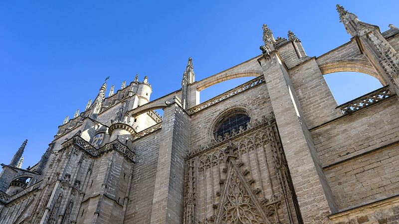 Las campanas de la catedral de Sevilla resuenan tras el fallecimiento del papa - La hora de La 1 | Ver