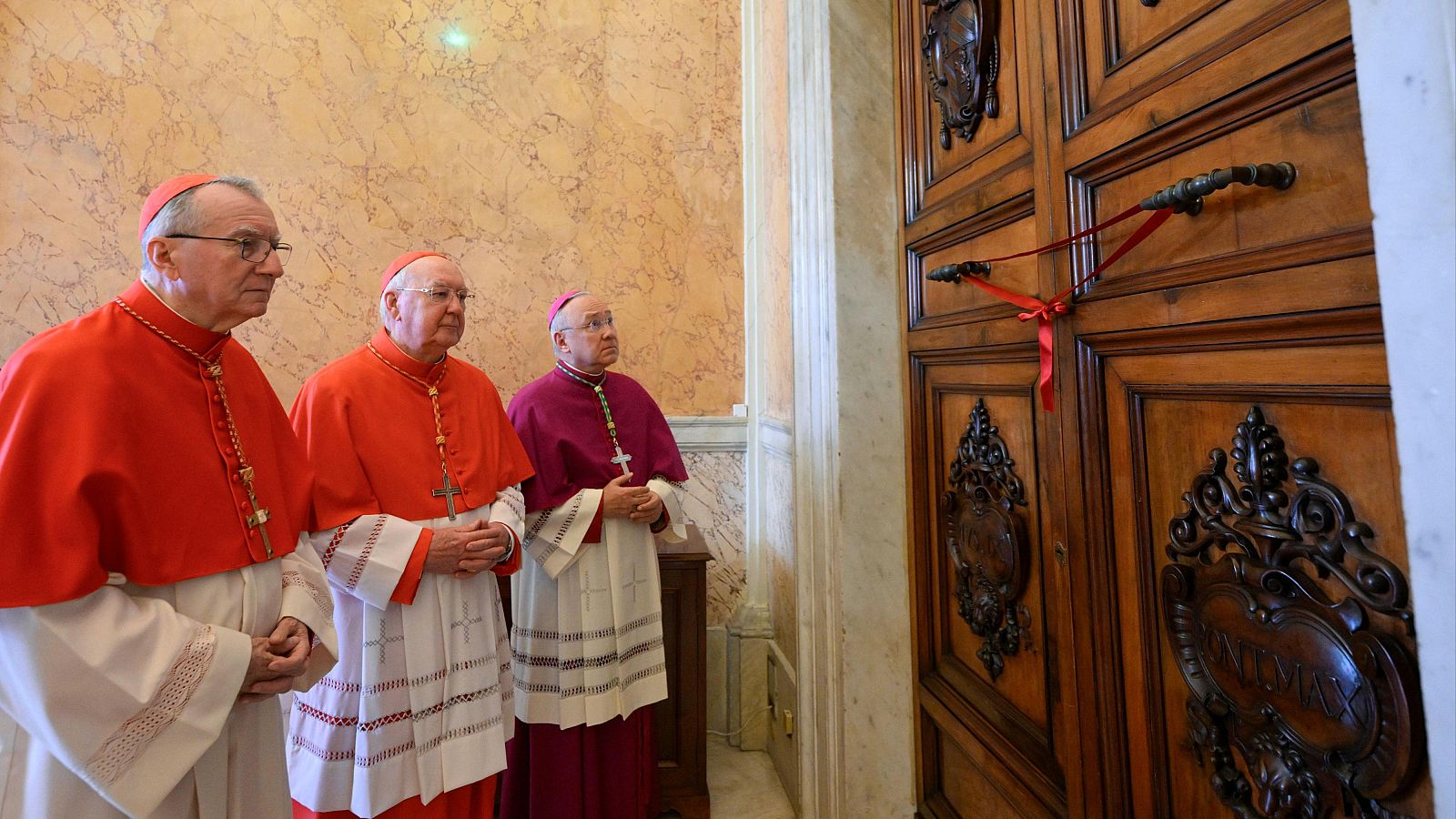 Los cardenales en Roma deciden los detalles de la despedida del papa - Telediario 1 | Ver