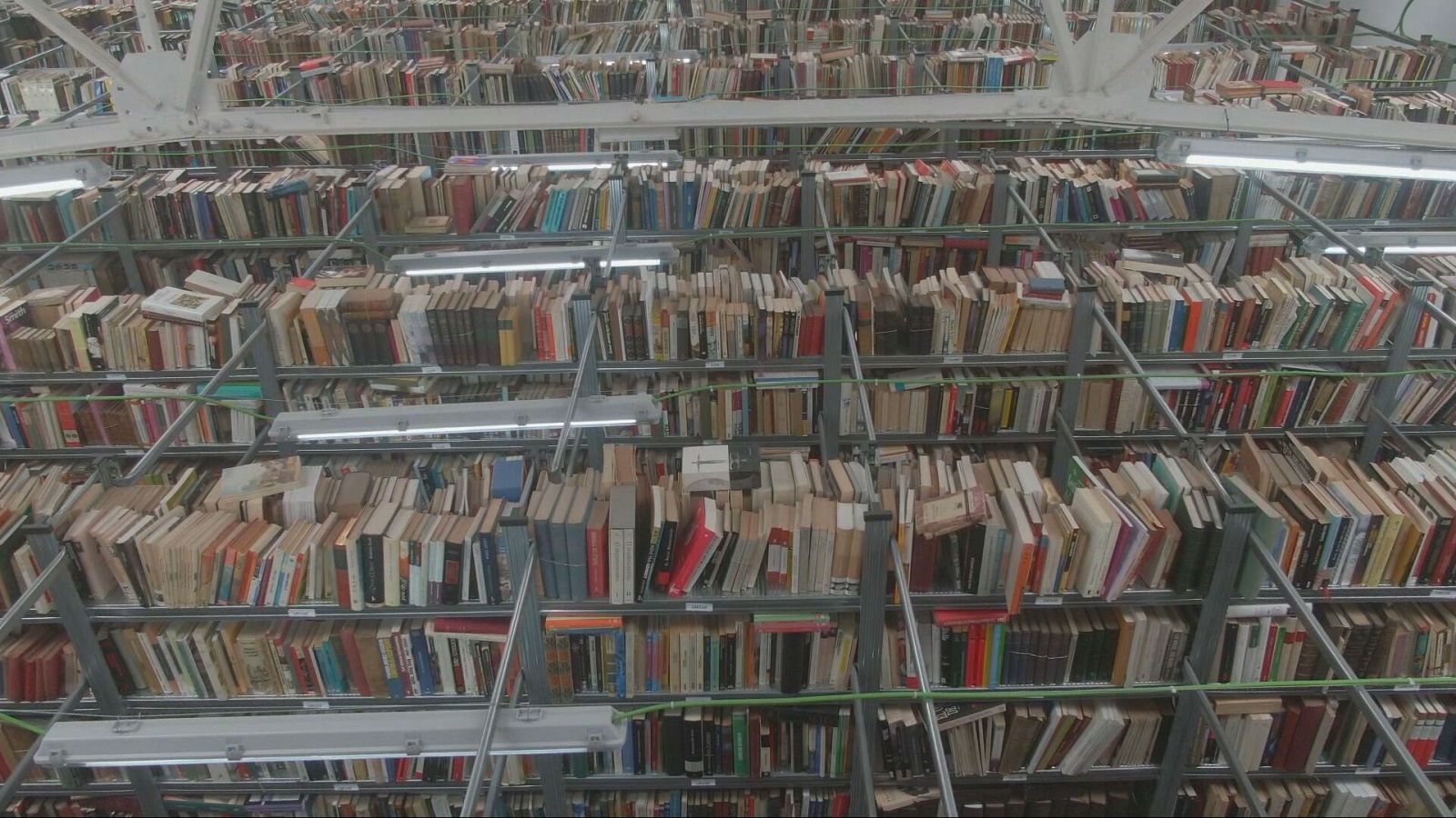 Entre libros - Aquí hay trabajo | Ver