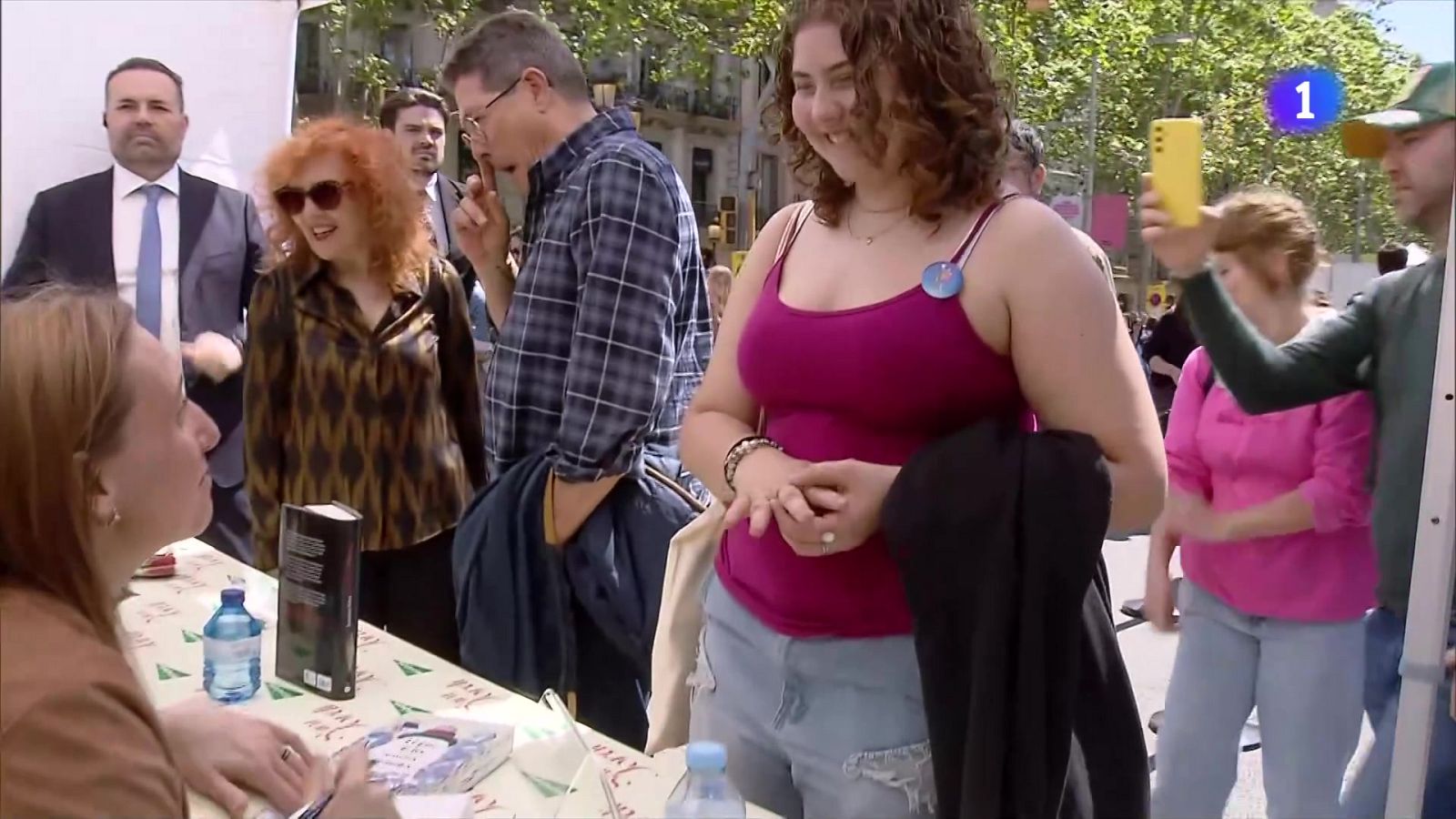 S'espera vendre prop de 2 milions de llibres per Sant Jordi 2025 - L'Informatiu | Veure