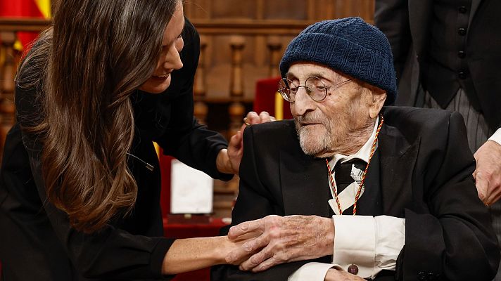 Telediario 1 - Álvaro Pombo, una "fragilidad" feliz con el Premio Cervantes: "Nos hemos convertido en 'influencers' y mercachifles"