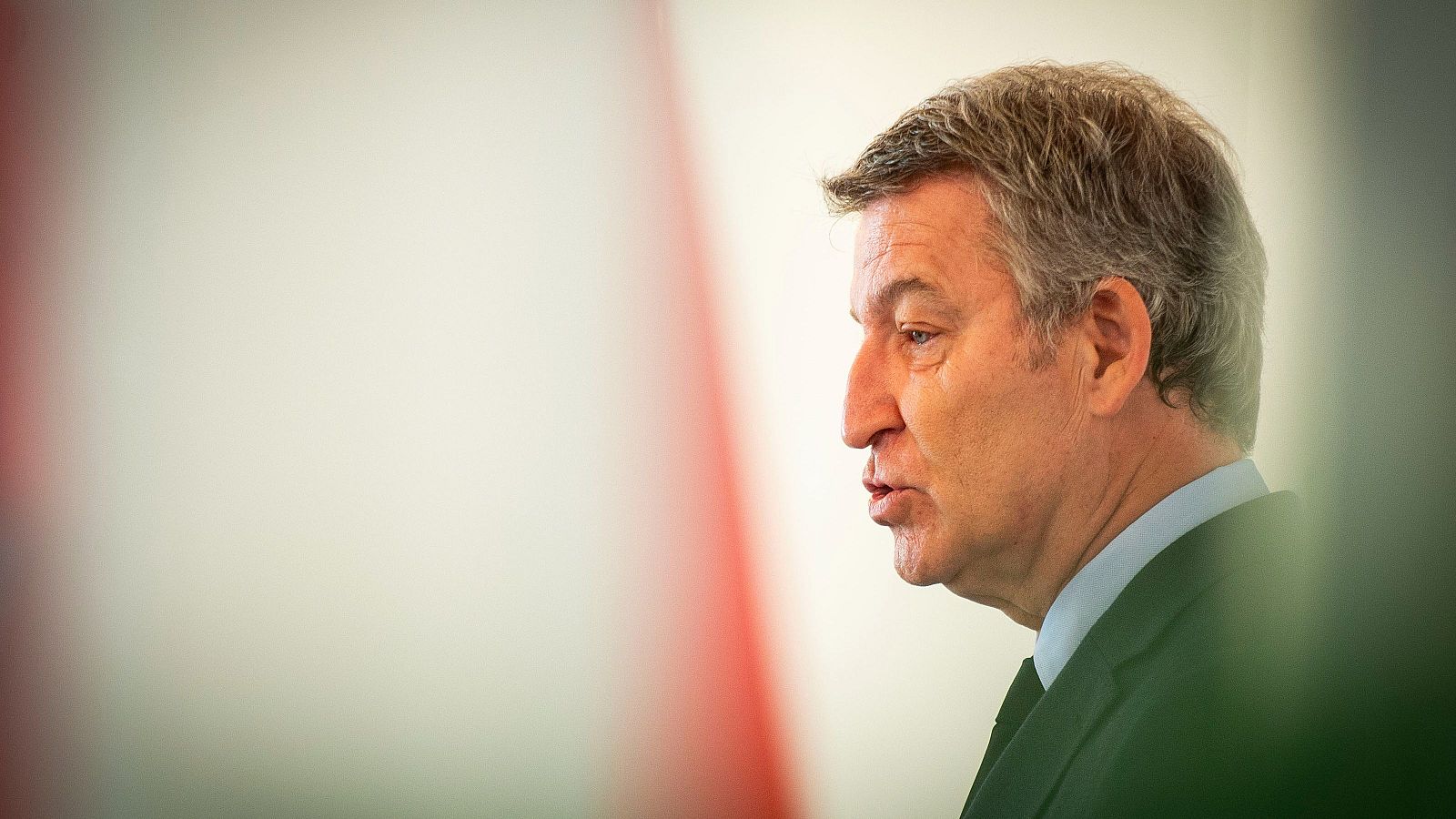 Feijóo califica de "cacicada" que Sánchez apruebe el plan de defensa sin el Congreso | Ver