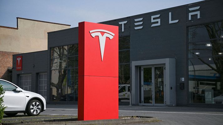 Telediario 2 - Crisis en Tesla: sus beneficios caen un 71% en el primer trimestre